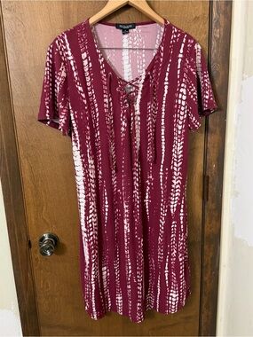 Rouge Collection 2X Maroon and White Lace-Up Shift Dress